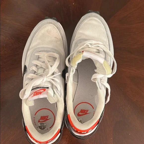 Nike White and Black Running Shoes - Picture 4 of 7